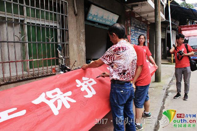 beat365唯一官网志愿者探访老街 为灾后修复建言献策