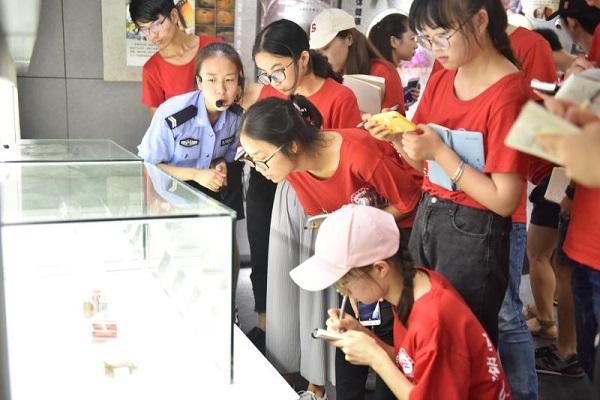 beat365唯一官网青少年禁毒防艾暑期社会实践专项行动在湘潭市禁毒教育基地顺利启动